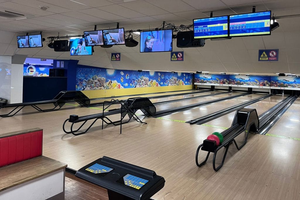 bowling-alley-installation-richardsons